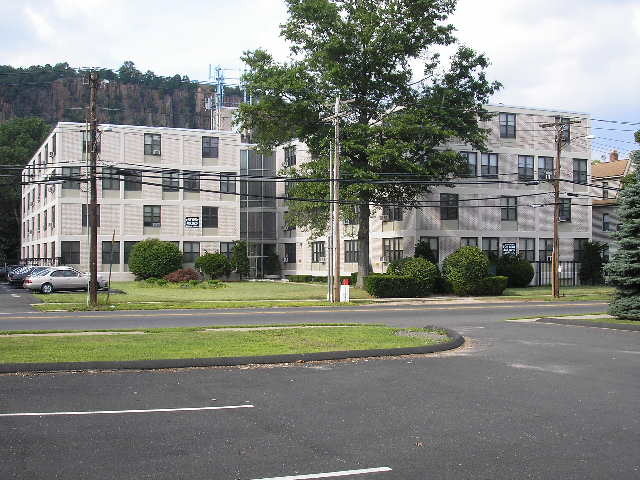 1015 Whalley Ave, inmaculado edificio de 4 pisos con ascensor, instalaciones supersituadas en el hotel, estacionamiento cerrado - 1035 Whalley Ave Unidad 1