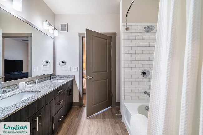 Photo - 2650 S McDonald St Unidad 3302