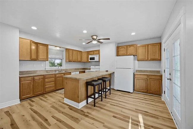 Photo - Beautiful 3 bedroom, 2 full bathroom home for rent in the Oakland area AVAILABLE NOW!