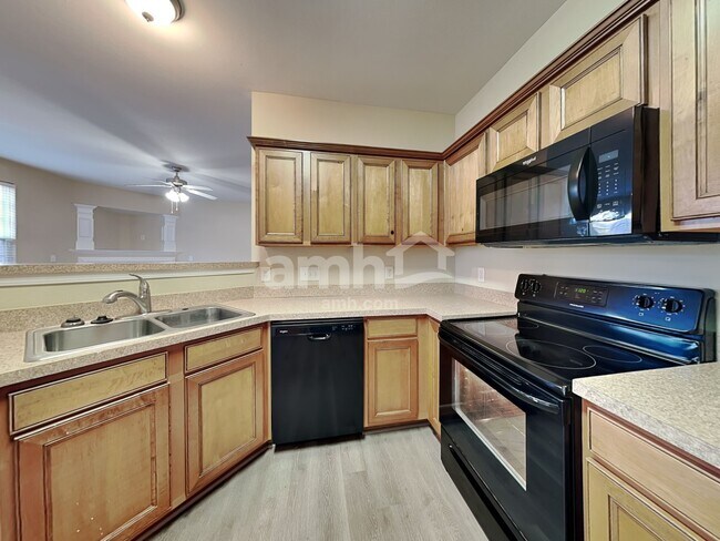 Photo - 802 Celtic Crossing Dr