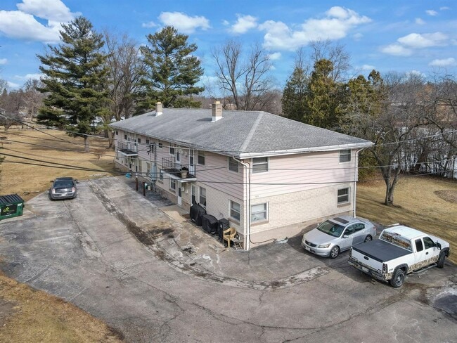 1424 E Main St, Watertown, WI 53094