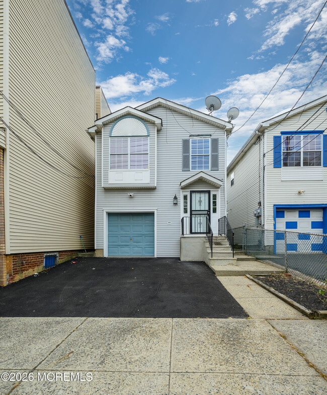 Building Photo - 114 Watson Ave Unit 1