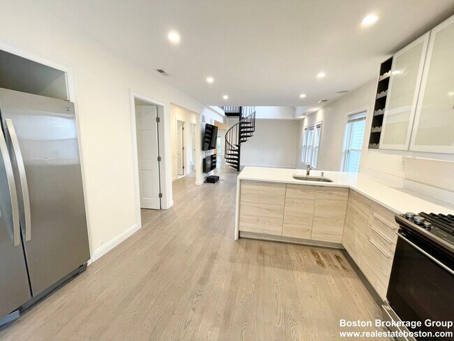 Photo - 21 Iroquois St Unit 2