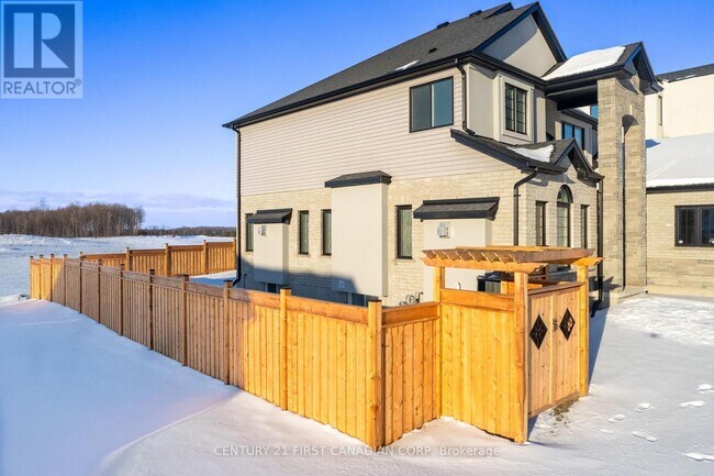 Photo - 828 Kleinburg Dr