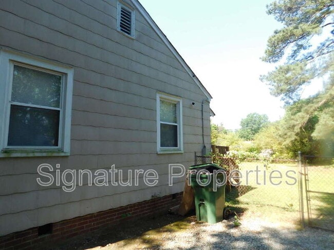 Photo - 718 Yorkshire Dr