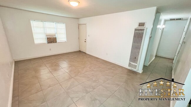 Photo - 1424 Gorrill St