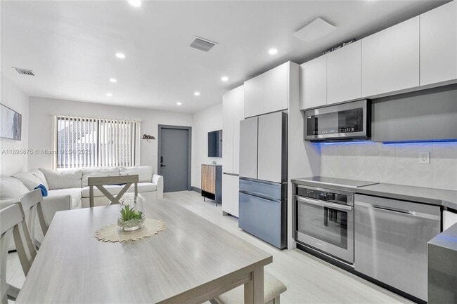Photo - 100 NE 71st St Unidad 100