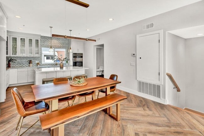 Photo - 12962 Main St
