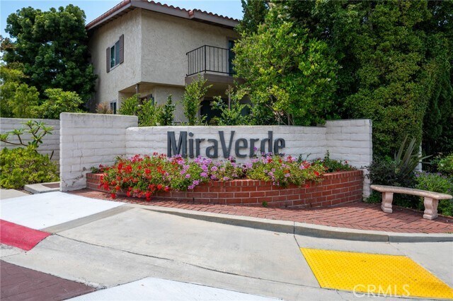 28100 Ridgefern Ct