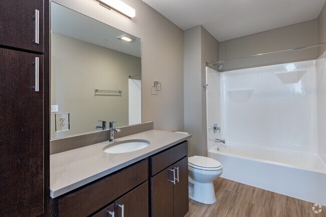 2 BR, 2 BA - 940 SF