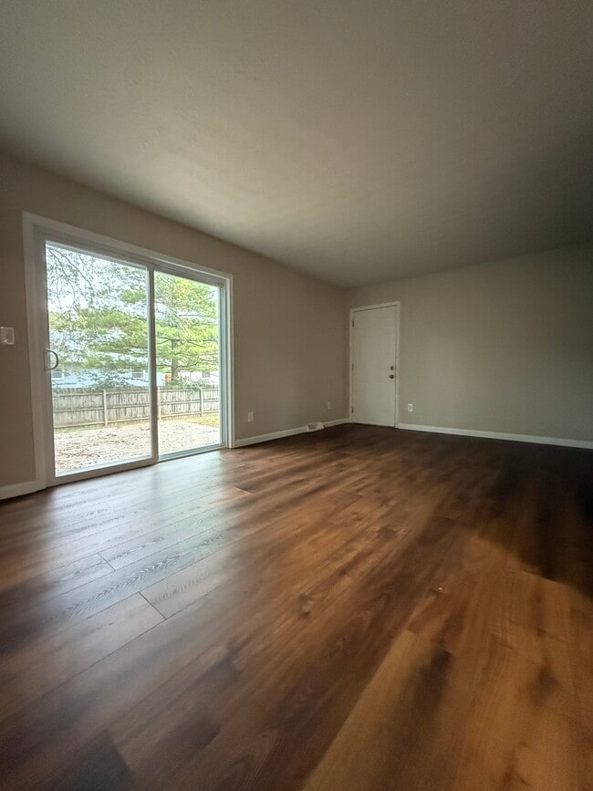 Living Room - 7575 Bingham Ct Unit 7575