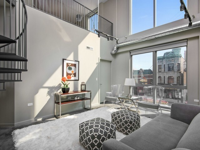 2 Bed with Loft - 1241 N. Milwaukee Rental