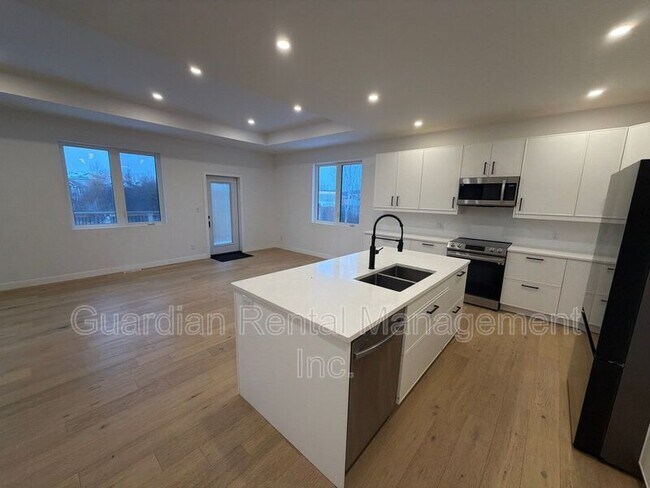 Photo - 2980 King George's Park Dr