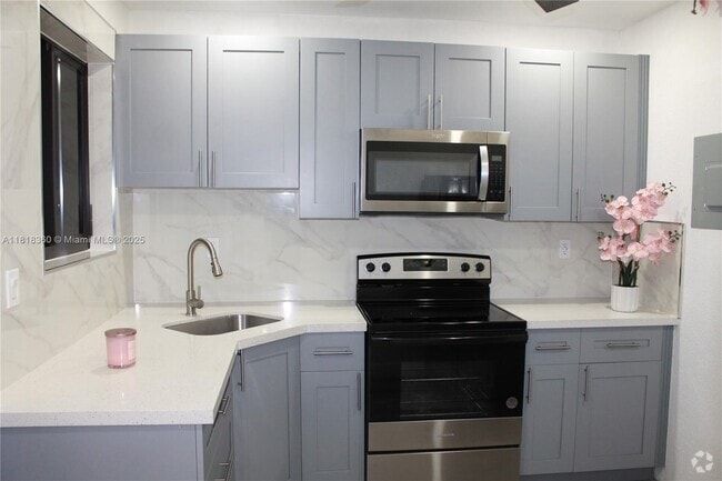 Building Photo - 7929 Granada Blvd Unit C Rental
