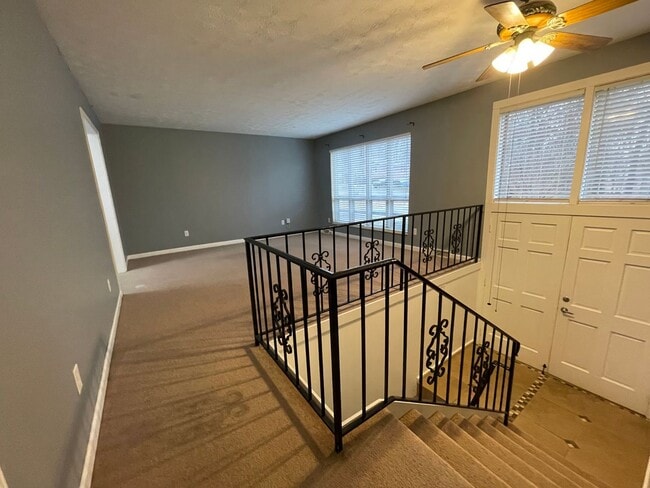 Photo - Large 4 bed/2 bath with garage - W. Hamblen County