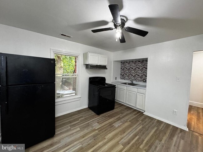 Photo - 323 E Vine St