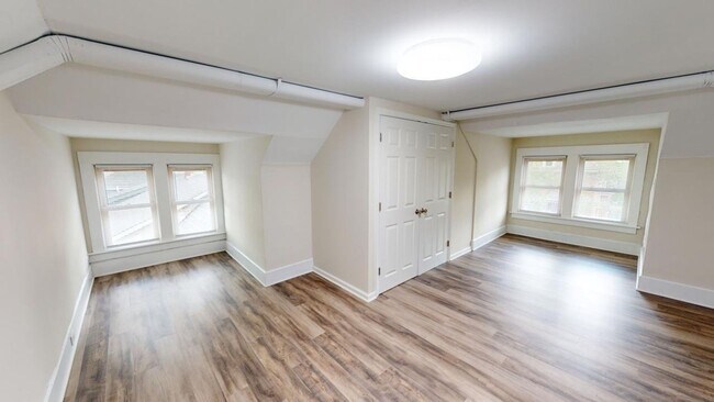Photo - 6 BEDROOMS + 3.5 FULL BATHROOMS Single Fam...