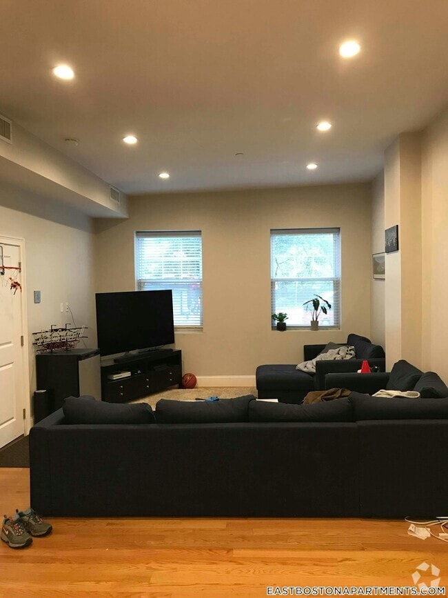 Building Photo - 126 London St Rental