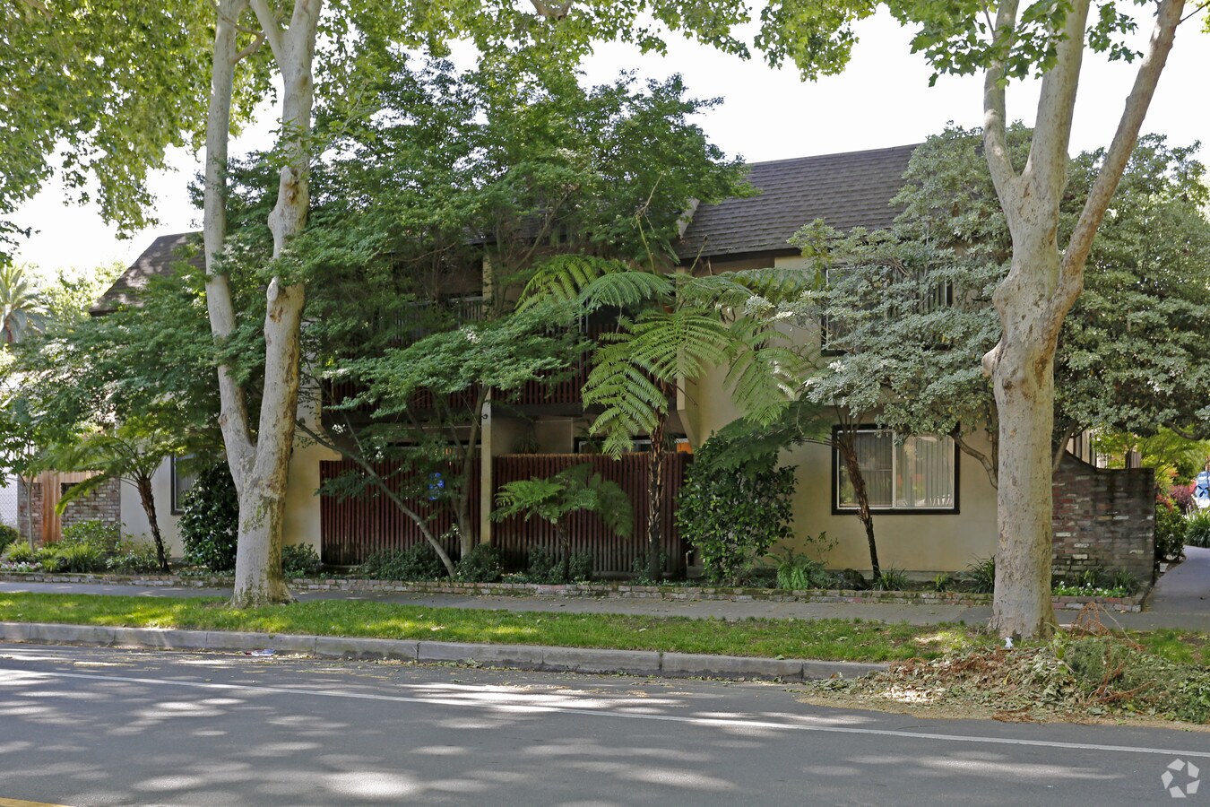 Photo - E Street Apartments