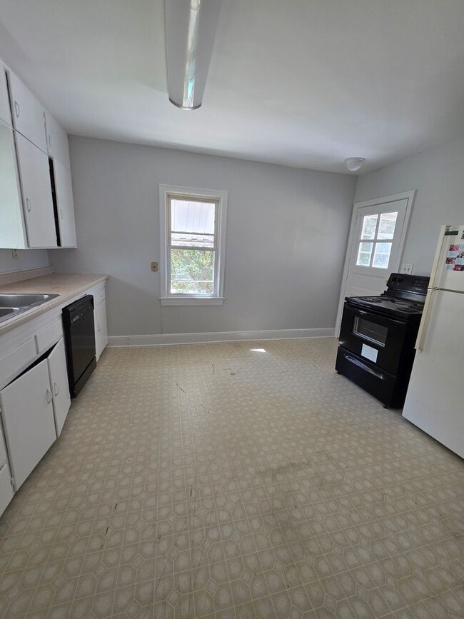 Photo - 2 BR in Emerywood!