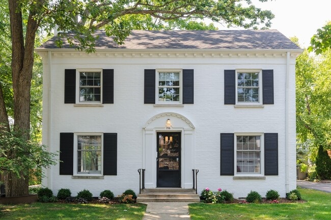 Photo - 706 Juniper Rd House