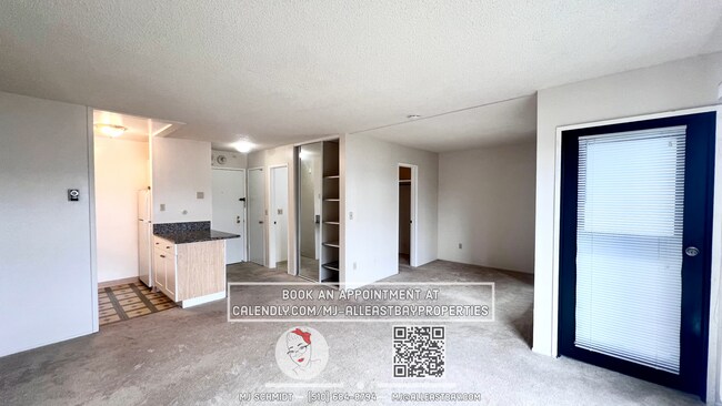 Photo - Beautiful studio on the top floor with ton... Unit A423
