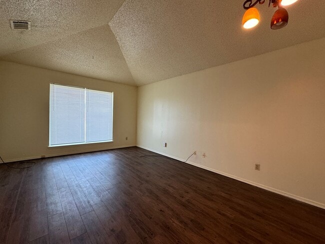 Photo - 6124 SW Oakcliff Ave