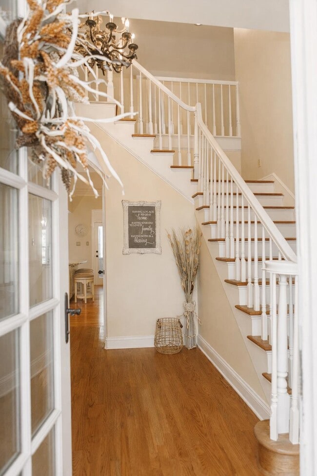 Photo - 565 Schaeffer Loop