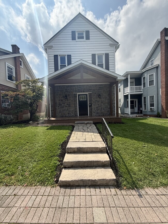 Photo - 315 E Main St