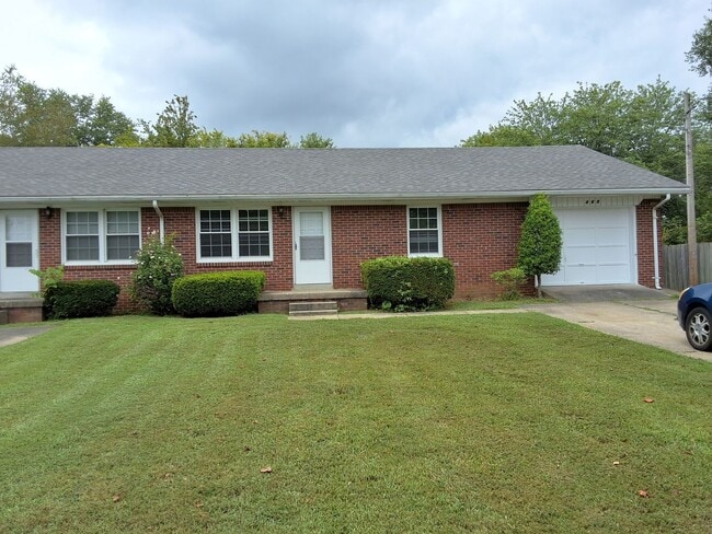 Building Photo - Comfy 2 Bedroom, 2 Bath Duplex located in ... Rental