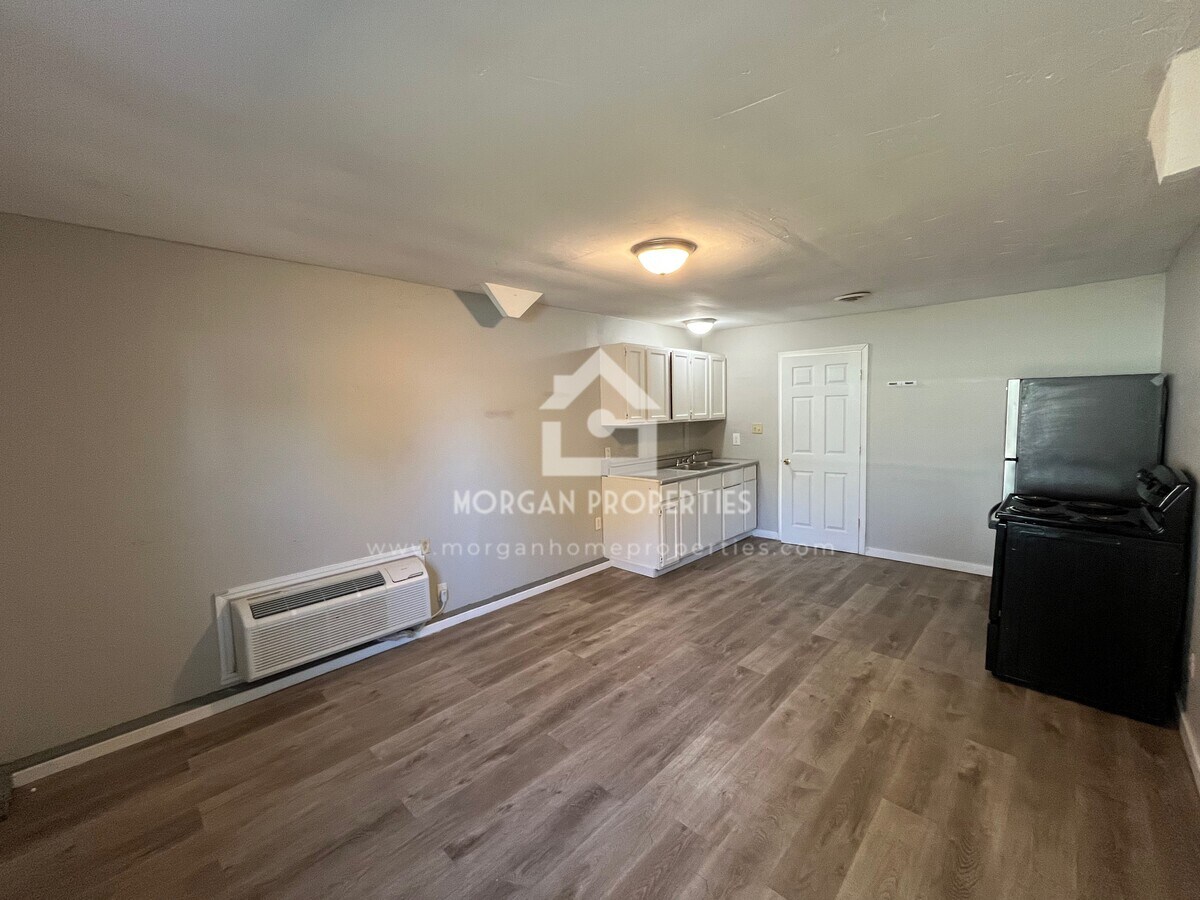 Photo - 336 W 6th St