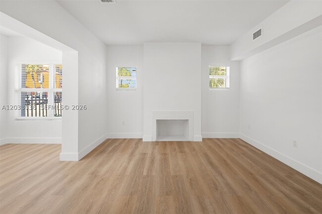 Photo - 403 SW 12th St Unit 3