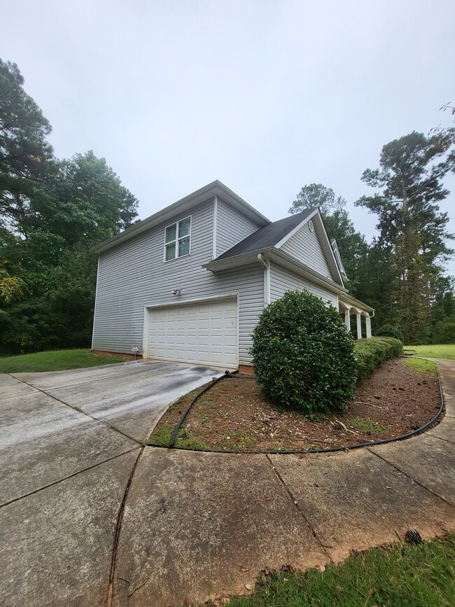 Photo - 316 Yorkshire Trce