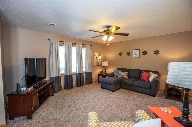 Photo - MINUTES FROM OGDEN GATE! LARGE BACKYARD!