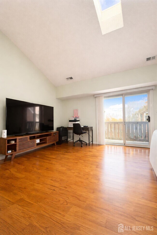 Photo - 4910 Ravens Crest Dr