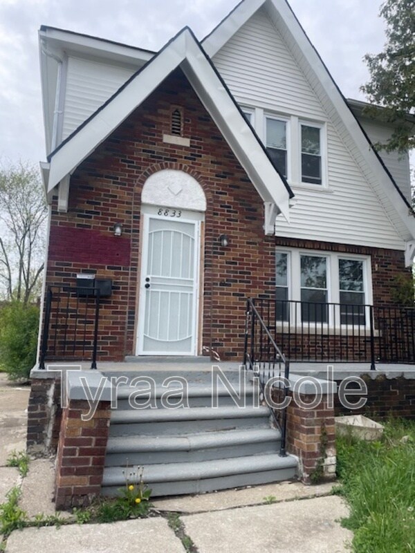Photo - 8833 Pinehurst St