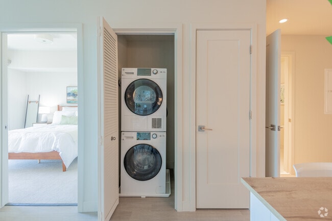 1 BR, 1 BA
