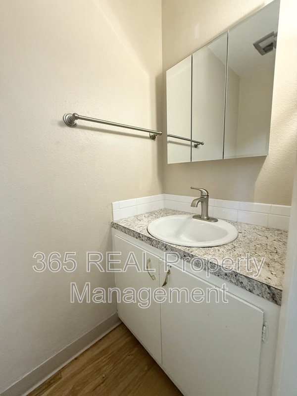 Photo - 1416 E 16th St