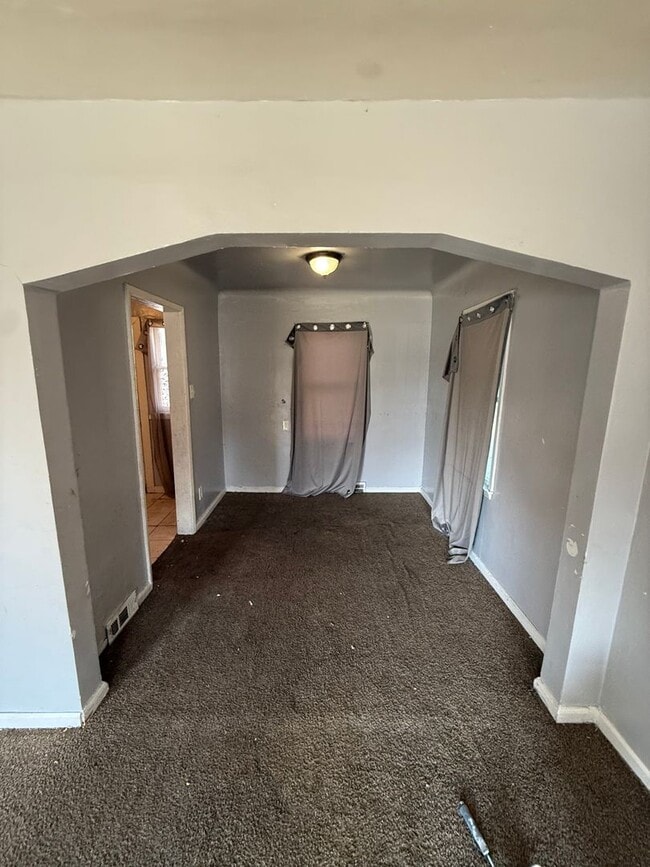 Photo - Newly Renovated 2 Bedroom / 1 Bath Duplex ...