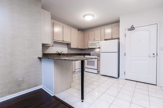 Photo - 21 W Chestnut St