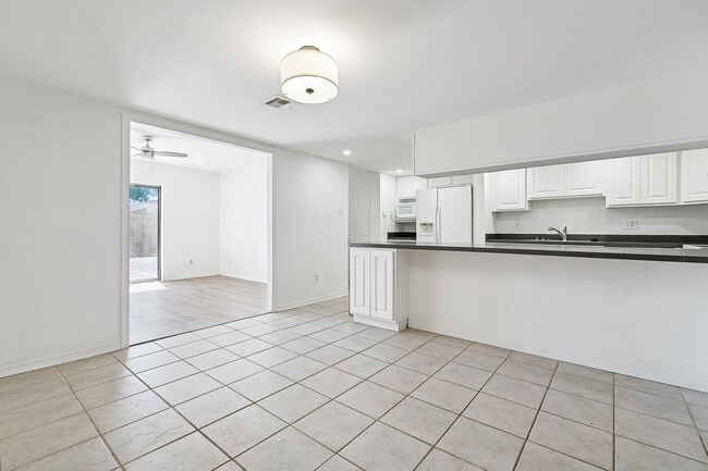 Photo - 865 Wilshire Blvd