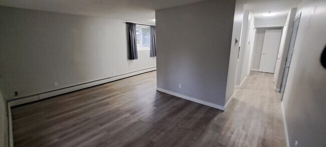 Photo - 8303-100 100 St NW Unit 3