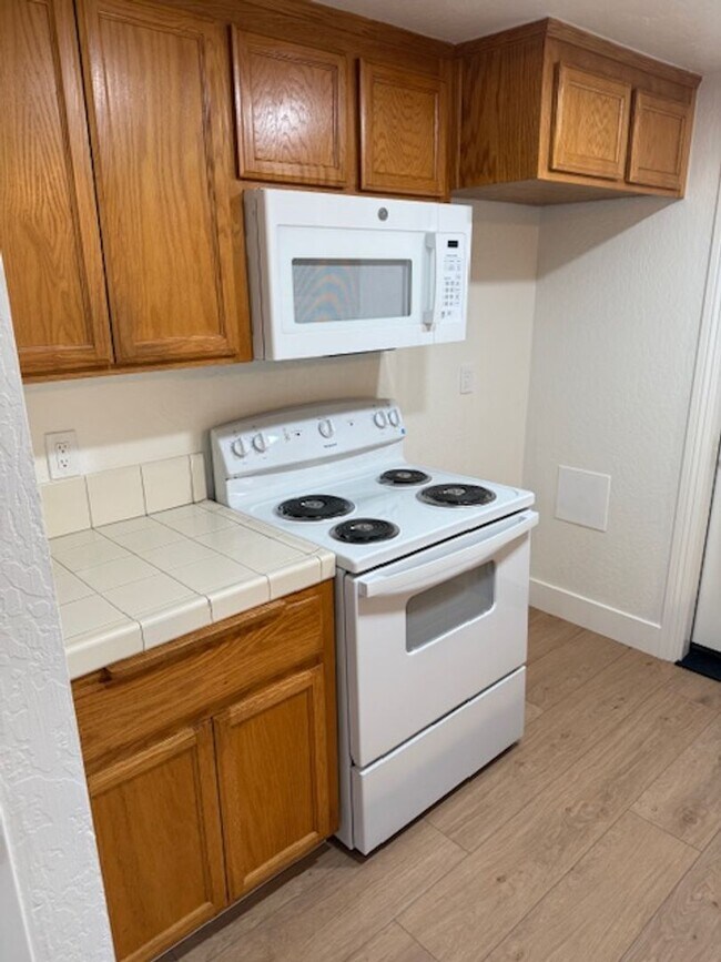 Photo - Great Condo with 1 car garage and indoor l... Unidad 3