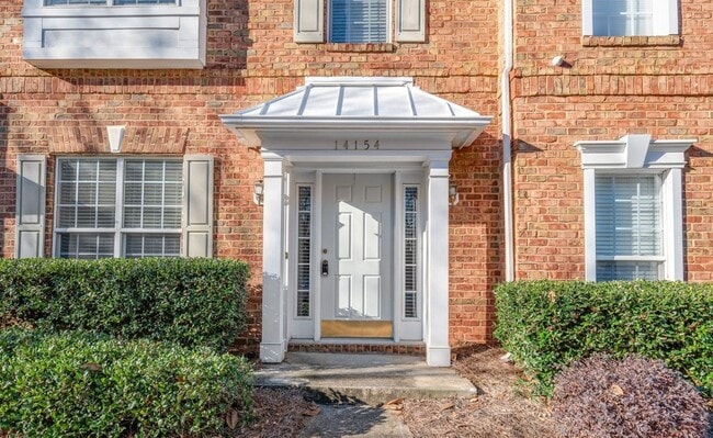 Building Photo - This Stunning Townhome in the Heart of Ballantyne