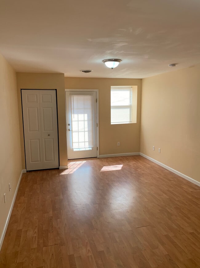 Building Photo - 107 Washington St Unit 107 W. Washington #2 Rental
