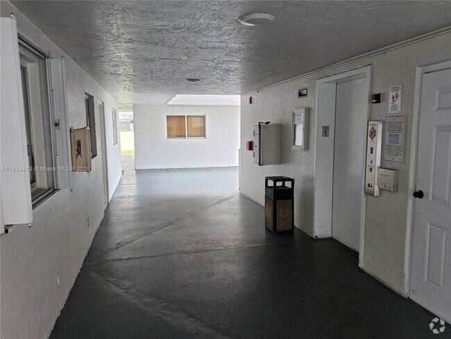 Building Photo - 6060 W 21st Ct Unit 501 Rental