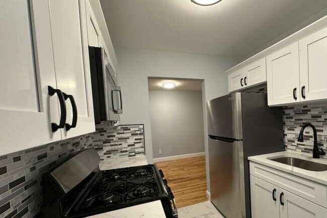 Westerlea Kitchen - Deerfield Westerlea Apartments