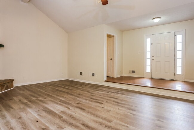 Photo - 832 Lost Creek Cir