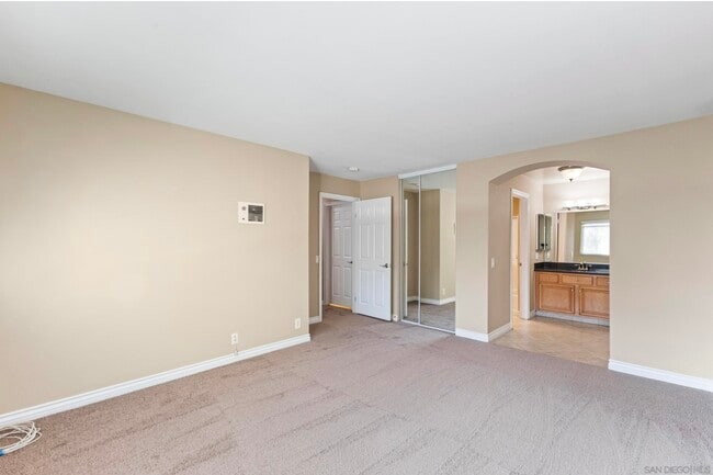 9949 Erma Rd Unit 204