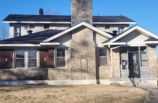 Photo - 1760 Foster Ave